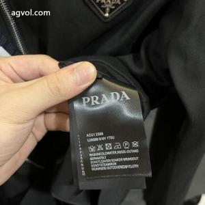 最高品質pradaプラダ・新作三角マークリベットファスナージャケット