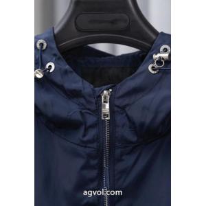 PRADAプラダ定番再生ナイロンエンブレムジップコート