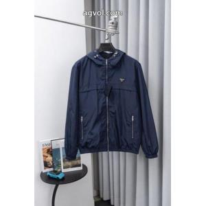 PRADAプラダ定番再生ナイロンエンブレムジップコート