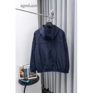 PRADAプラダ定番再生ナイロンエンブレムジップコート