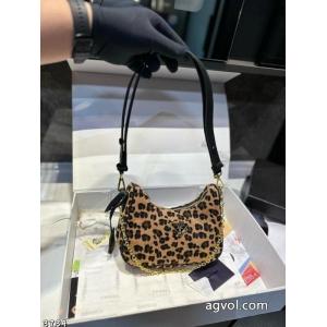 プラダ今年もトレンド数量限定奇跡の入荷ブランド コピー  レディース女士バッグ