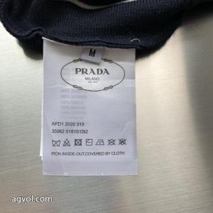 Pradaストライプのポロネックニットコート