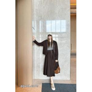 PRADA激安 通販 専門店限定特大セール 新作人気 秋冬のトレンドセット