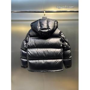 PRADA偽 ブランド注目なアイテム お洒落さんの愛用率が高い 激安上品ダウンジャケット