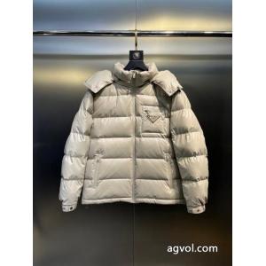 PRADA偽 ブランド注目なアイテム お洒落さんの愛用率が高い 激安上品ダウンジャケット