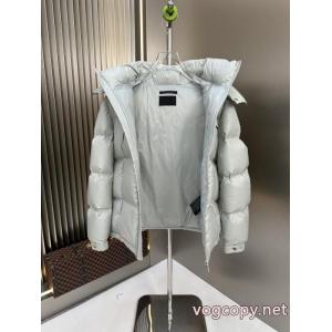 PRADAスーパー コピー ブランド 専門店マストアイテム新入荷 最終数量限り！ 機能的なアイテムダウンジャケット