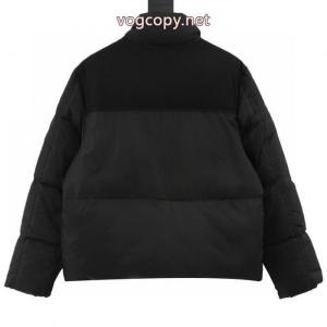 PRADAダウンジャケット偽物 通販 上品低価 VIP SALE！即発可！ 涼しげに演出