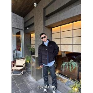 スーパー コピー ブランド完売再入荷   最安値に挑戦 高級感溢るダウンジャケットPRADA