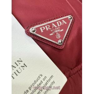 ダウンジャケットPRADA偽物 ブランド 販売海外限定 入手困難限定アイテム 定番モデル