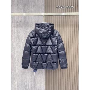 新作追加！ 清潔感の高い新品 安心の激安通販ダウンジャケットプラダブランド コピー 激安
