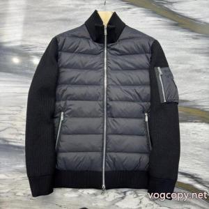 見つけてほしい一品 ブラッシュアップして華やかに お気に入りのスタイルブランド スーパー コピー 優良    ダウンジャケットPRADA.