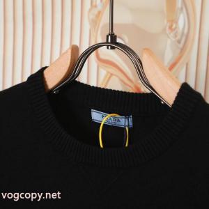 ニットコピー 品 ブランドPRADA圧倒的な高級感 大胆なカジュアルダウン 個性的.