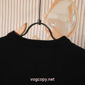 ニットコピー 品 ブランドPRADA圧倒的な高級感 大胆なカジュアルダウン 個性的.