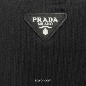冬に通勤などに大活躍 品質の高い 売れ筋のいいPRADAブランド スーパー コピー 店舗Tシャツ..