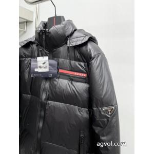 プラダコピー 品 販売軽くて嬉しい モダンな印象 韓国の人気    ダウンジャケット..