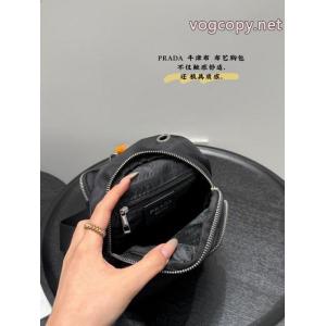 手元に在庫あり 魅力ファッション 安心の国内発送胸バッグブランド コピー 品PRADA