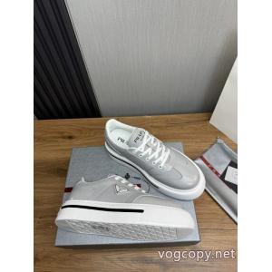 PRADA    スニーカー最新で一目惚れ 大人の魅力 今季おすすめの話題作偽 ブランド 販売..