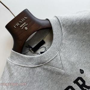 ブランド 偽物 激安 通販    ブランド 長袖冬のコーデにぴったり 優れたデザイン すぐにお届けPRADA..