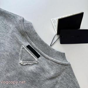 ブランド 偽物 激安 通販    ブランド 長袖冬のコーデにぴったり 優れたデザイン すぐにお届けPRADA..