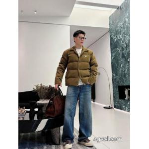 PRADAブランド コピー バック2026年トレンドNO1 秋冬特別販売 肌触りのいい      ダウンジャケット.