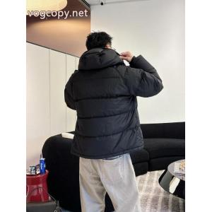 ブランド スニーカー 激安超大特価 発表の新作モデル 秋冬の流行りトップスPRADAダウンジャケット