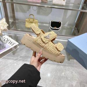 偽物 ブランド ショップPRADA超稀少 今すぐ取り入れたい 日本未入荷    サンダル.