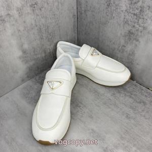PRADA高評価！ ストリートを感じさせる ホリデー限定コピー ブランド    スニーカー.