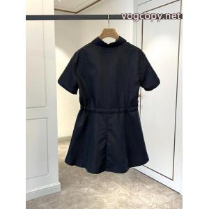 ワンピースPRADAロゴが印象的 入手困難 稀少*入手困難ブランド 偽物 激安 通販..