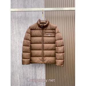 ダウンジャケットコピー 商品 ブランドプラダ PRADA上品な印象 雑誌で話題の商品 国内では入手が難しい！..