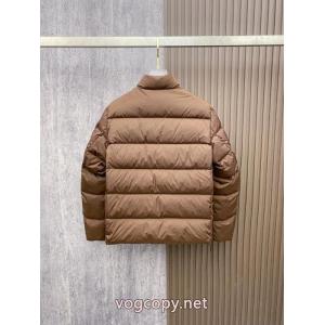 ダウンジャケットコピー 商品 ブランドプラダ PRADA上品な印象 雑誌で話題の商品 国内では入手が難しい！..