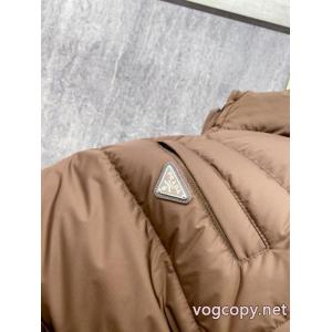ダウンジャケットコピー 商品 ブランドプラダ PRADA上品な印象 雑誌で話題の商品 国内では入手が難しい！..