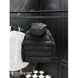 プラダ PRADA高級感ある大人の VIPセール 上品ですっきり、好感度抜群ブランド コピー 激安ダウンジャケット..