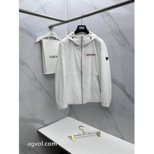 ブランド コピー 着払い超人気新品 切り売り販売 カジュアル感プラダコート..