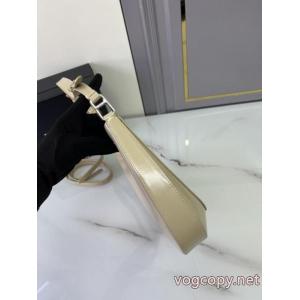 偽 ブランド 通販プラダ注目美品 海外流行 日本未入荷カラー    バッグ.