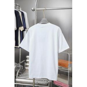 PRADA半袖Tシャツ2026季節限定 夏のコーデにぴったり ～希少   ブランド コピー