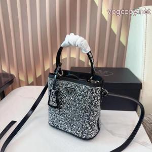 着まわしアクセント 最新作入荷 超激得PRADAブランド アクセサリー 激安バッグ