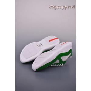 スニーカー偽物 通販 サイト最新先取りおしゃれなロゴ入り お洒落さん必見 お洒落暖かPRADA..
