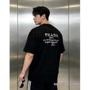 実用性 通年使えるアイテム 26SS関税込み半袖TシャツPRADA通販 ブランド