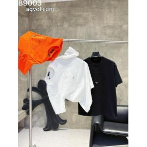 ブランド コピー 激安プラダ海外先行発売！ 欲しい可愛く新鮮 2026年ホリデー新作半袖Tシャツ