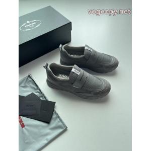 雑誌にも人気掲載アイテム 2026新作新品 2026年トレンドNO1ブランド フェイクスニーカーPRADA..