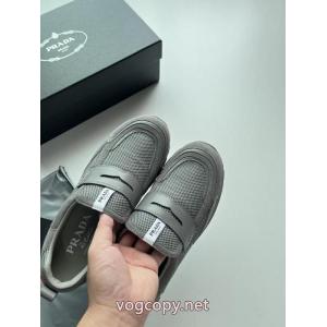 雑誌にも人気掲載アイテム 2026新作新品 2026年トレンドNO1ブランド フェイクスニーカーPRADA..