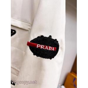 コピー 商品 ブランドジャケット大人キレイめ 人気急上昇中 高級感漂うPRADA