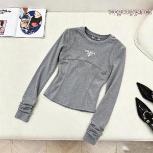 2026季新作品 人気モデル商品 最近人気一番！長袖Tシャツプラダコピー 商品 通販