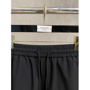 スラックスPRADA視線を集めて 新色続々登場 コレは買い！最安値コピー 商品 販売.