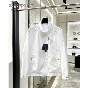 コピー 品 販売ジャケットPRADAきれいめな印象で着こなし 海外セレブ愛用 新品保証