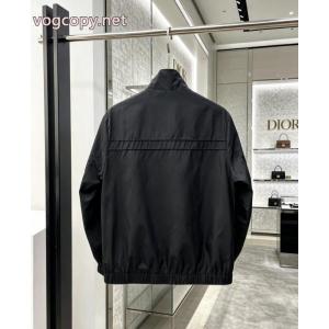 コピー 品 販売ジャケットPRADAきれいめな印象で着こなし 海外セレブ愛用 新品保証