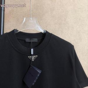 海外限定モデル  個性的 シンプル使えるブランド 偽物 激安PRADA半袖Tシャツ