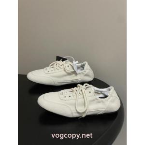 スーパー コピー ブランド人気 ランキング お買い得品  大人の雰囲気たっぷりスニーカーPRADA.