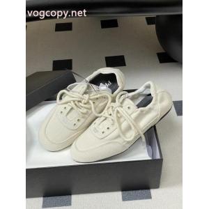 スーパー コピー ブランド人気 ランキング お買い得品  大人の雰囲気たっぷりスニーカーPRADA.