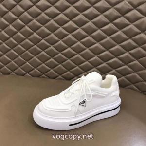 日本限定モデル 完売必至!!  お勧めの一品コピー 品 ブランドスニーカーPRADA..